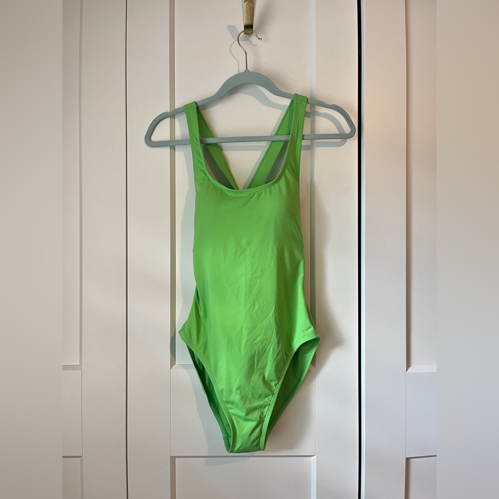 NWT green Tulum size M